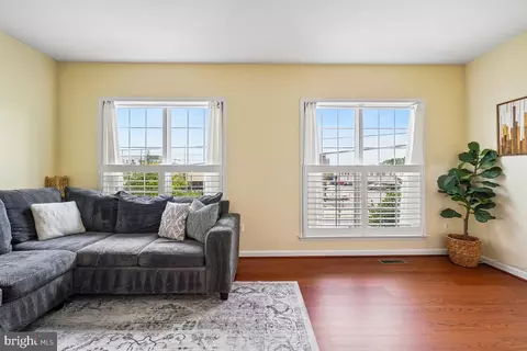 Living - 11428 Grandview Ave, Wheaton, MD 20902 photo 2 of 3