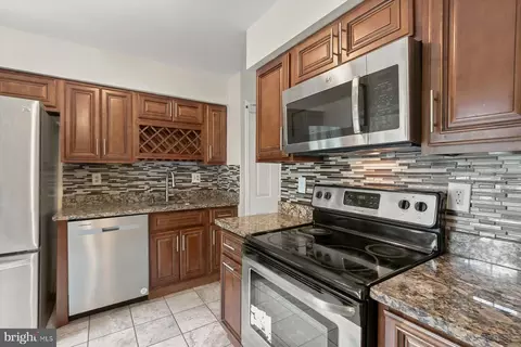 Kitchen - 1842 Bronzegate Blvd #191, Silver Spring, MD 20904 photo 2 of 2