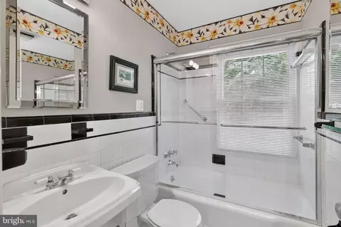 Bath - 805 Orchard Way, Silver Spring, MD 20904 photo 3 of 4