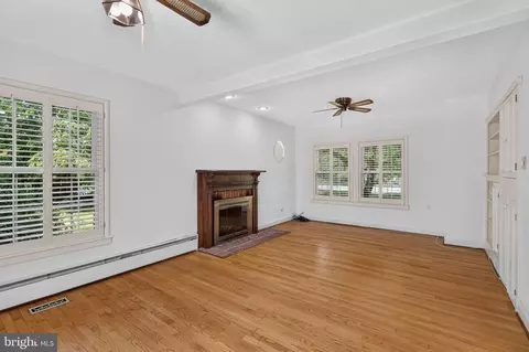 Living - 805 Orchard Way, Silver Spring, MD 20904 photo 3 of 4