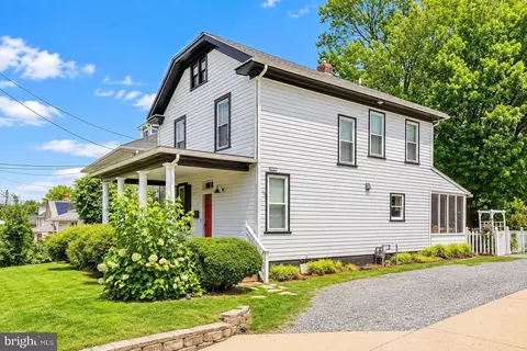 Exterior - 13 Cedar Ave, Gaithersburg, MD 20877 photo 2 of 10