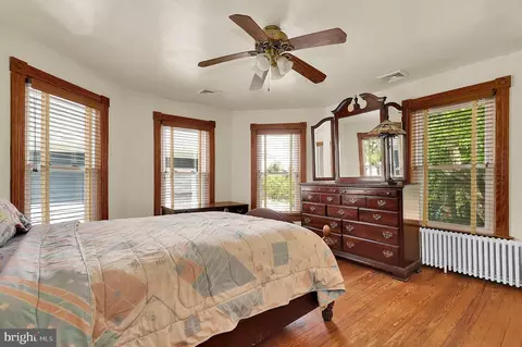 Bedroom - 13 Cedar Ave, Gaithersburg, MD 20877 photo 4 of 4