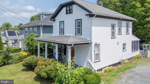 13 Cedar Ave, Gaithersburg, MD 20877