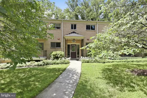10636 Montrose Ave #2, Bethesda, MD 20814