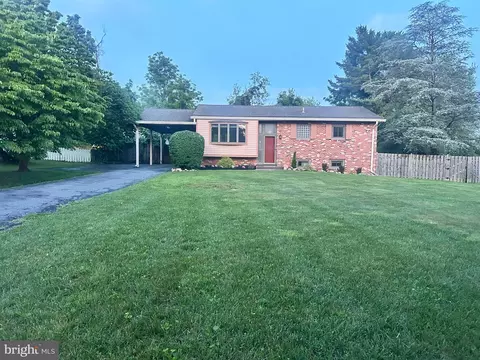 15617 Allnutt Ln, Burtonsville, MD 20866
