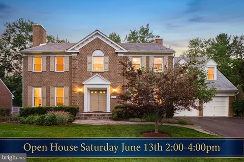 9705 Holloway Hl, Potomac, MD 20854