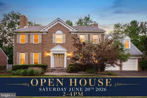 9705 Holloway Hl, Potomac, MD 20854