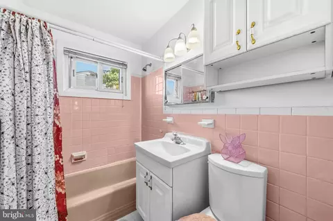 Bath - 4116 Fogel Ln, Silver Spring, MD 20906 photo 1 of 2