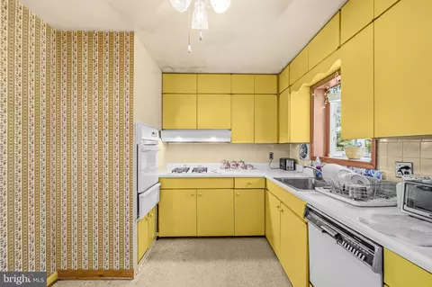 Kitchen - 4116 Fogel Ln, Silver Spring, MD 20906 photo 3 of 4