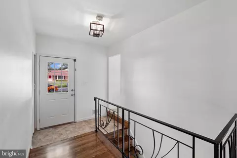 Entry Way - 2806 Vixen Ln, Silver Spring, MD 20906 photo 5 of 6
