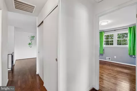Entry Way - 2806 Vixen Ln, Silver Spring, MD 20906 photo 4 of 6