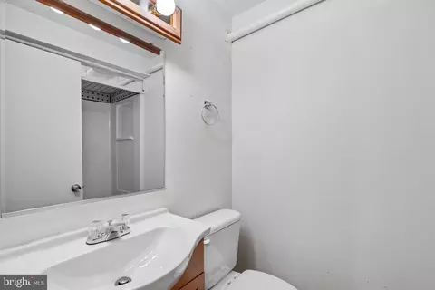 Bath - 2806 Vixen Ln, Silver Spring, MD 20906 photo 3 of 3