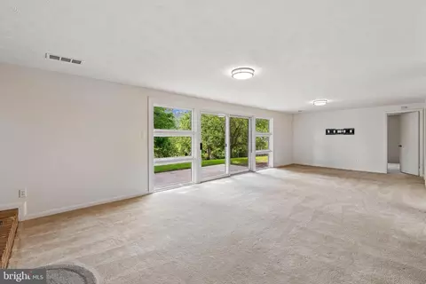 Living - 2806 Vixen Ln, Silver Spring, MD 20906 photo 5 of 9