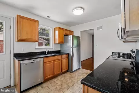 Kitchen - 2806 Vixen Ln, Silver Spring, MD 20906 photo 2 of 5