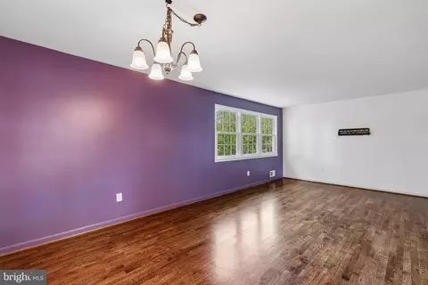 Living - 2806 Vixen Ln, Silver Spring, MD 20906 photo 1 of 9