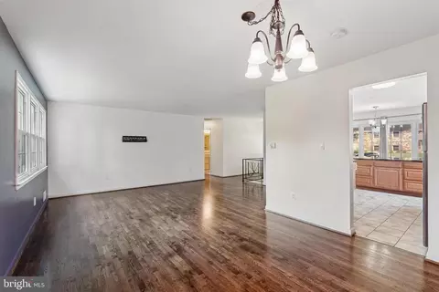 Living - 2806 Vixen Ln, Silver Spring, MD 20906 photo 2 of 9