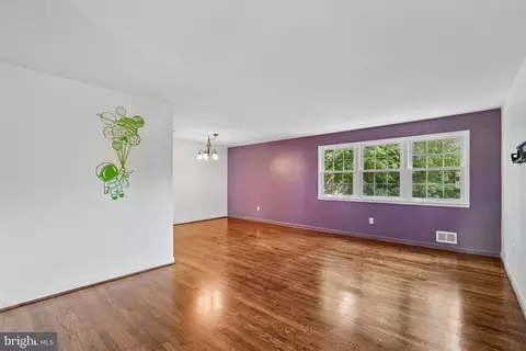 Living - 2806 Vixen Ln, Silver Spring, MD 20906 photo 4 of 9