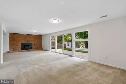 Living - 2806 Vixen Ln, Silver Spring, MD 20906 photo 8 of 9