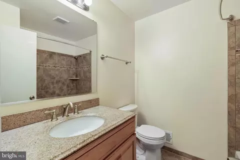 Bath - 2806 Vixen Ln, Silver Spring, MD 20906 photo 2 of 3