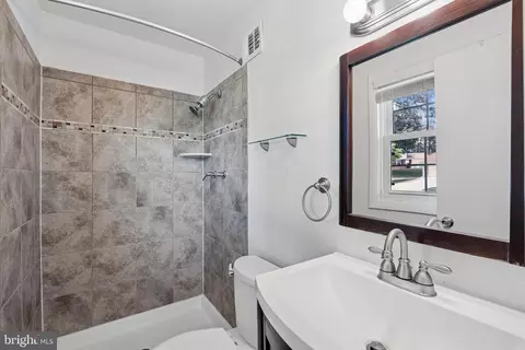 Bath - 2806 Vixen Ln, Silver Spring, MD 20906 photo 1 of 3
