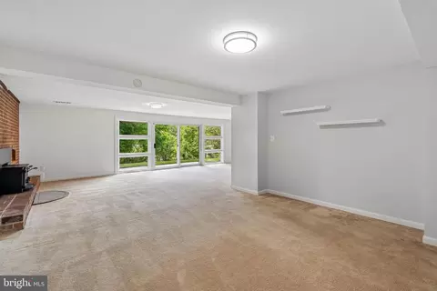 Living - 2806 Vixen Ln, Silver Spring, MD 20906 photo 6 of 9