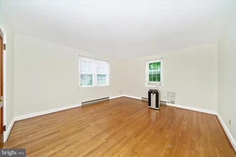 Living - 25930 Ridge Rd, Damascus, MD 20872 photo 4 of 6