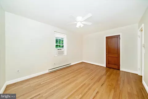 Bedroom - 25930 Ridge Rd, Damascus, MD 20872 photo 5 of 6