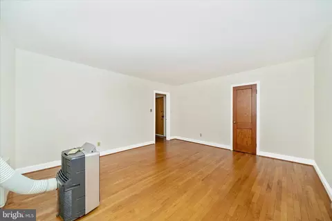 Living - 25930 Ridge Rd, Damascus, MD 20872 photo 6 of 6