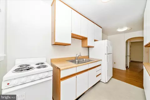 Kitchen - 25930 Ridge Rd, Damascus, MD 20872 photo 1 of 6