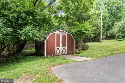 Exterior - 25930 Ridge Rd, Damascus, MD 20872 photo 2 of 11