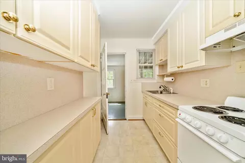 Entry Way - 25930 Ridge Rd, Damascus, MD 20872 photo 3 of 3