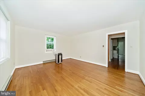Living - 25930 Ridge Rd, Damascus, MD 20872 photo 5 of 6