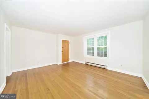 Living - 25930 Ridge Rd, Damascus, MD 20872 photo 3 of 6