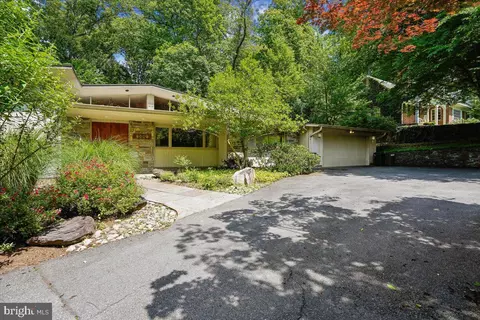 9009 Charred Oak Dr, Bethesda, MD 20817