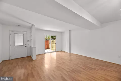 Living - 2344 Sun Valley Cir #2-AB, Silver Spring, MD 20906 photo 3 of 9