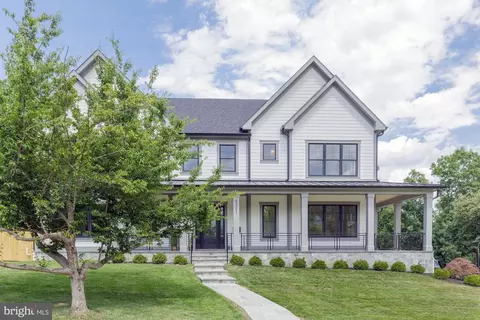 6301 Phyllis Ln, Bethesda, MD 20817