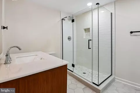 Bath - 22 Locustwood Ct, Silver Spring, MD 20905 photo 5 of 5