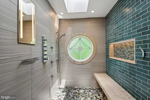 Bath - 22 Locustwood Ct, Silver Spring, MD 20905 photo 1 of 5