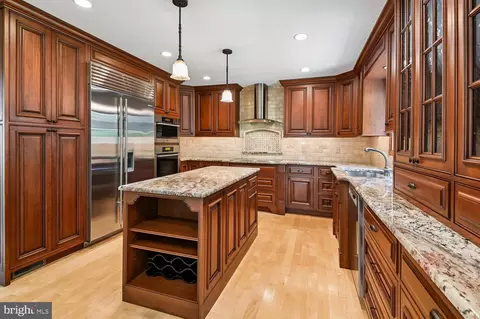 Kitchen - 22 Locustwood Ct, Silver Spring, MD 20905 photo 2 of 4