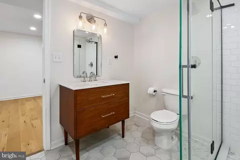Bath - 22 Locustwood Ct, Silver Spring, MD 20905 photo 4 of 5