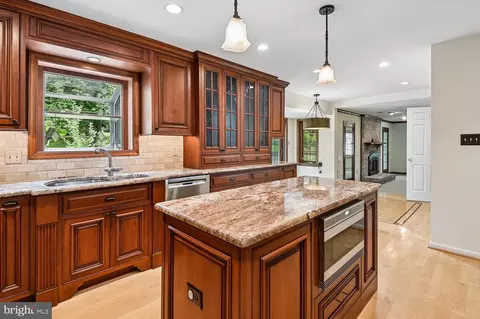 Kitchen - 22 Locustwood Ct, Silver Spring, MD 20905 photo 3 of 4
