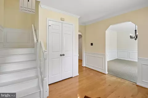 Entry Way - 22 Locustwood Ct, Silver Spring, MD 20905 photo 2 of 12
