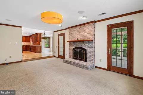 Living - 22 Locustwood Ct, Silver Spring, MD 20905 photo 4 of 5