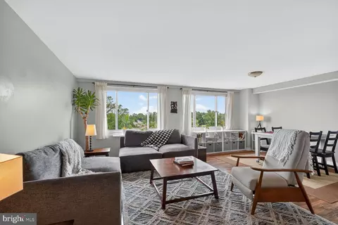 1900 Lyttonsville Rd #1217, Silver Spring, MD 20910