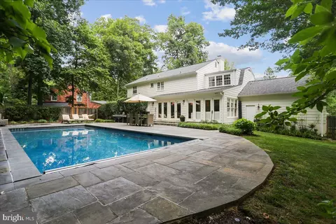 Exterior - 11220 Willowbrook Dr, Potomac, MD 20854 photo 4 of 5