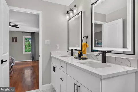 Bath - 15304 Durant St, Silver Spring, MD 20905 photo 5 of 8