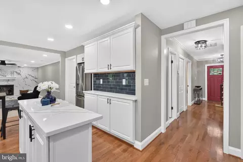 Entry Way - 15304 Durant St, Silver Spring, MD 20905 photo 4 of 10
