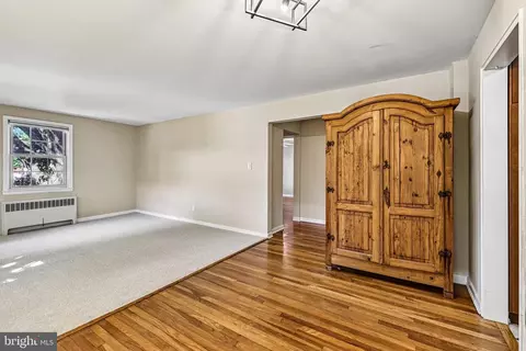Living - 2223 Washington Ave #103, Silver Spring, MD 20910 photo 4 of 4