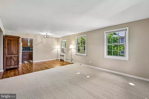 Living - 2223 Washington Ave #103, Silver Spring, MD 20910 photo 3 of 4