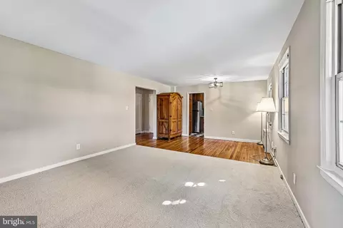 Living - 2223 Washington Ave #103, Silver Spring, MD 20910 photo 1 of 4
